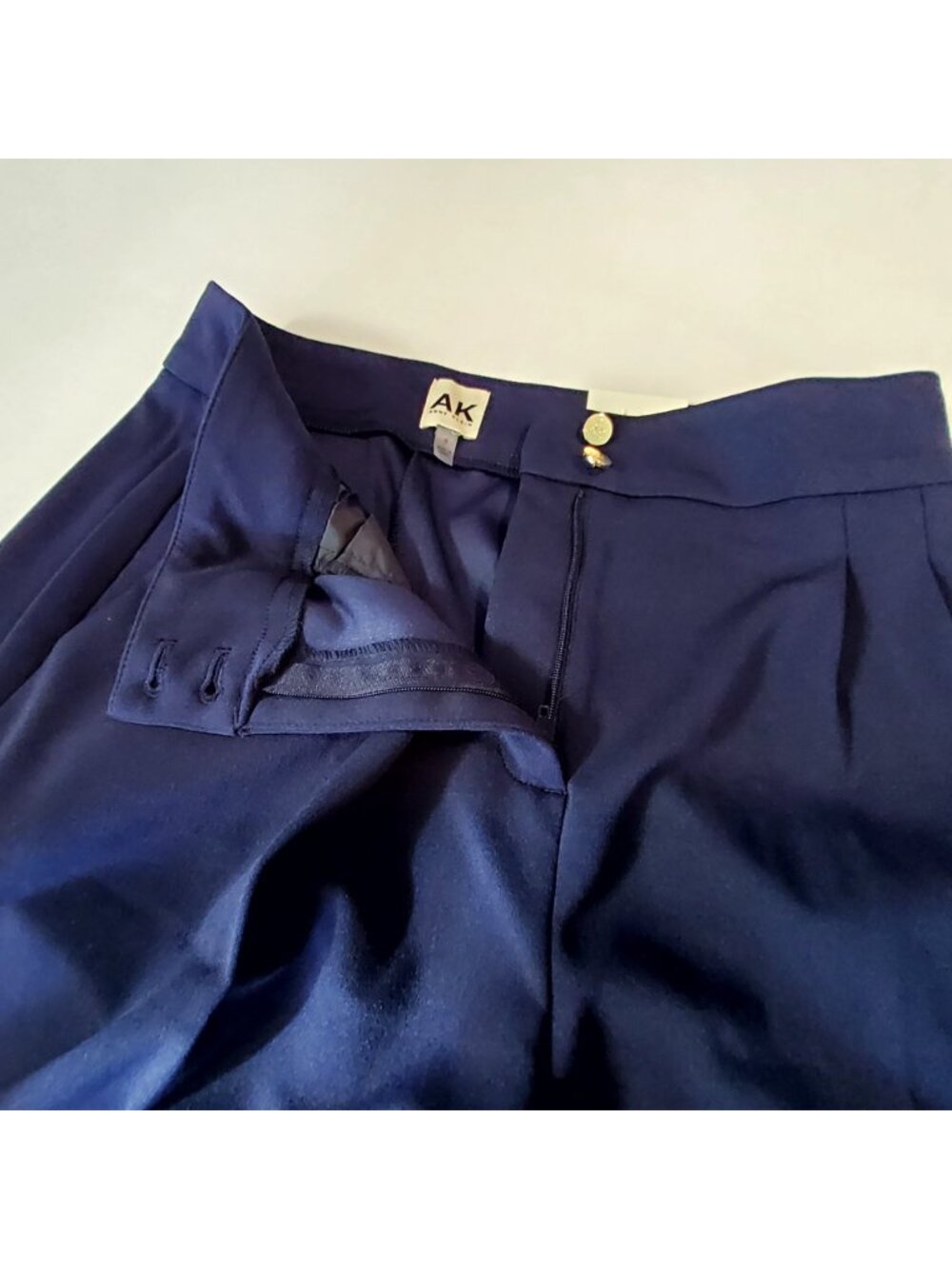 Anne Klein Womens Bermuda Shorts Navy Size 6 Zip closure Polyester/Elastane - Picture 8 of 16